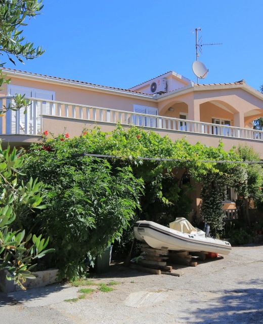 Apartments With Parking Space Trogir - 27140