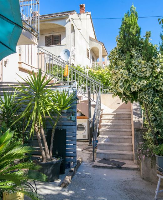 Apartments With Parking Space Trogir - 27140