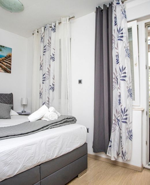 Apartments With WiFi Split - 25991