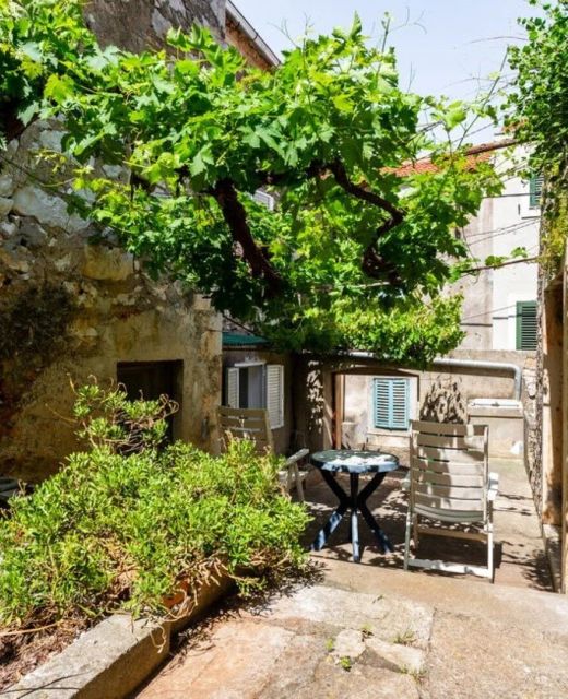 House Veli Iž oldtown