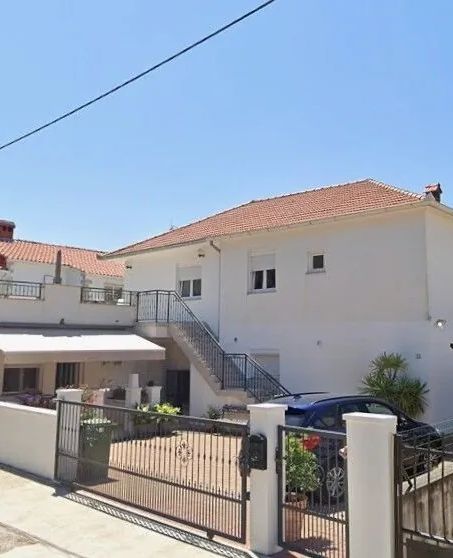 Apartments With Parking Space Zadar - 25719