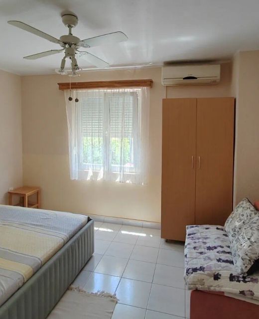 Apartments With Parking Space Pirovac, Šibenik - 27461 Pirovac
