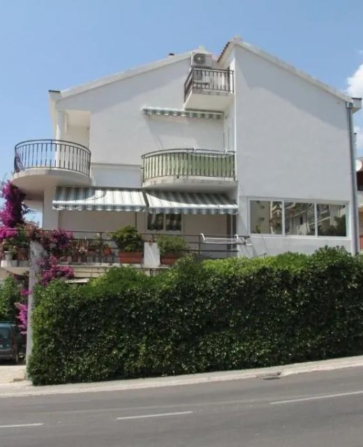 Apartments With Parking Space Makarska - 27979