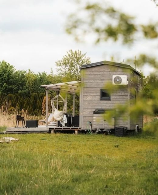 Tiny House z tarasem nad wodą, w sercu natury