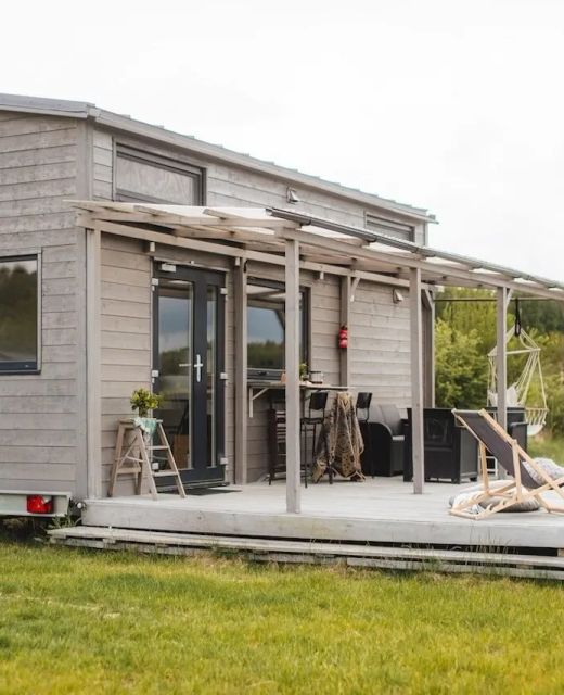 Tiny House z tarasem nad wodą, w sercu natury