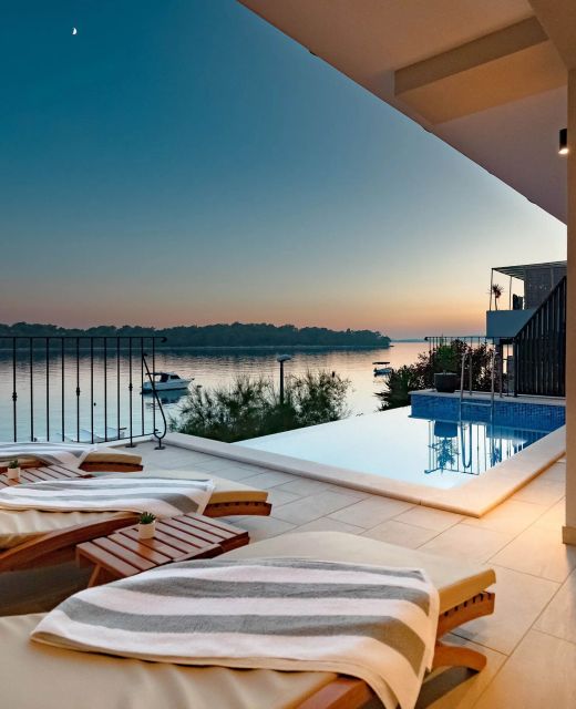 Villa Beachfront Holiday Villa Karbuni