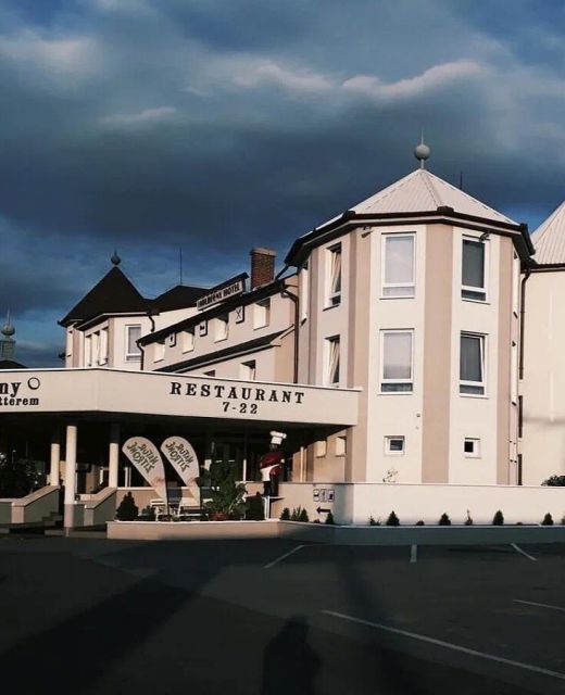 Holdfény Hotel Étterem Forró