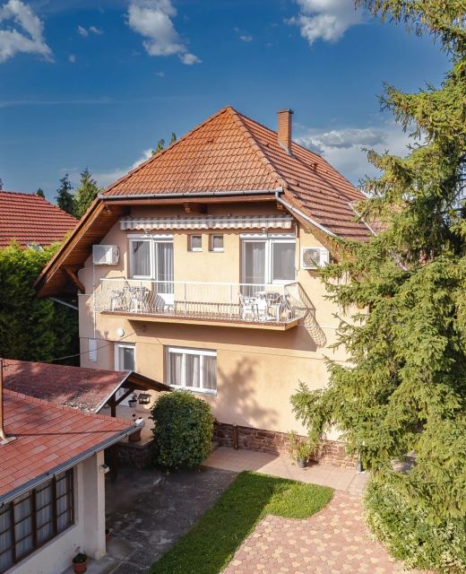 Pávics Apartmanház Balatonboglár