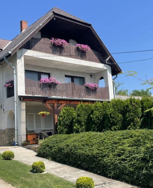 Gyöngyház Apartman Balatongyörök