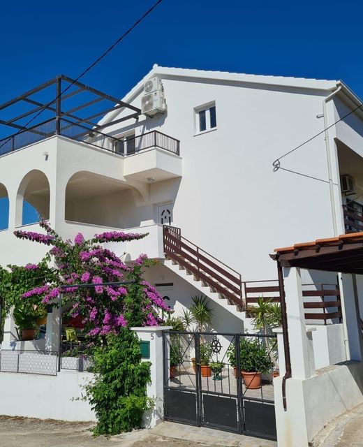 Apartman Ivica Arbanija