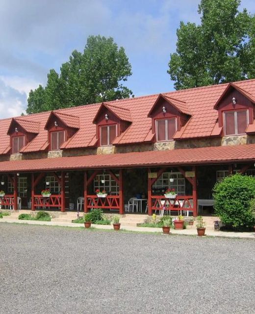 Hernád-Party Üdülőház & Camping Pere