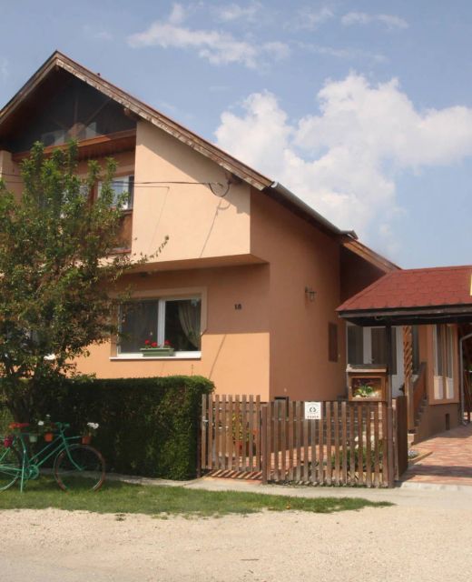 Sari Vendégház Lipót