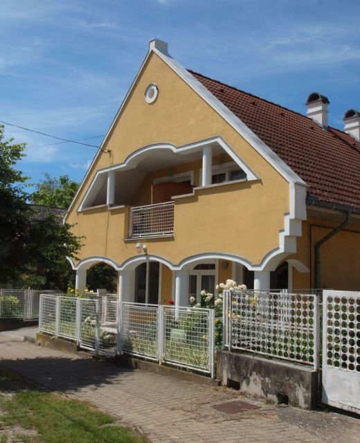 Sárga Rózsa Apartmanház Balatongyörök