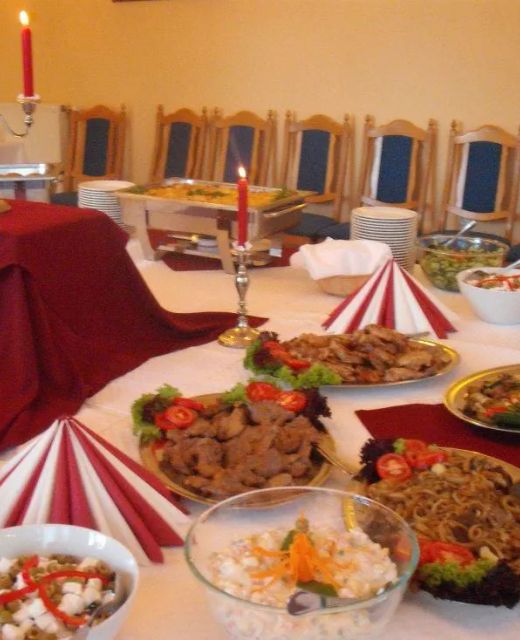 Borostyán Étterem és Ifjúsági Szálláshely Forráskút