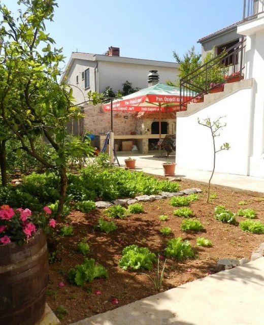 Apartment and Room Ivica Vodice