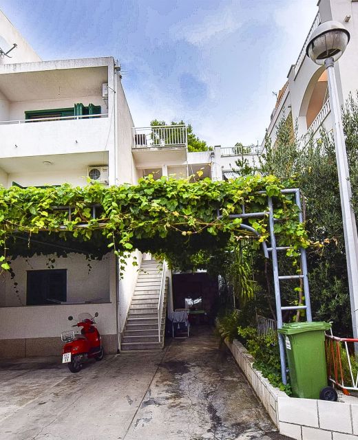 Apartments and Room Nevenka Makarska