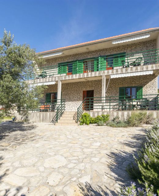 Apartments Albina Brodarica