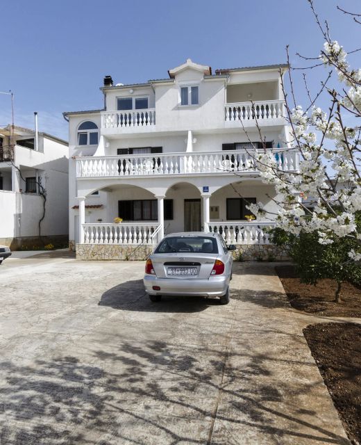 Apartments Mime Pirovac