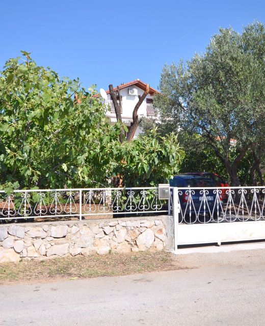 Apartments Goroslava Tribunj