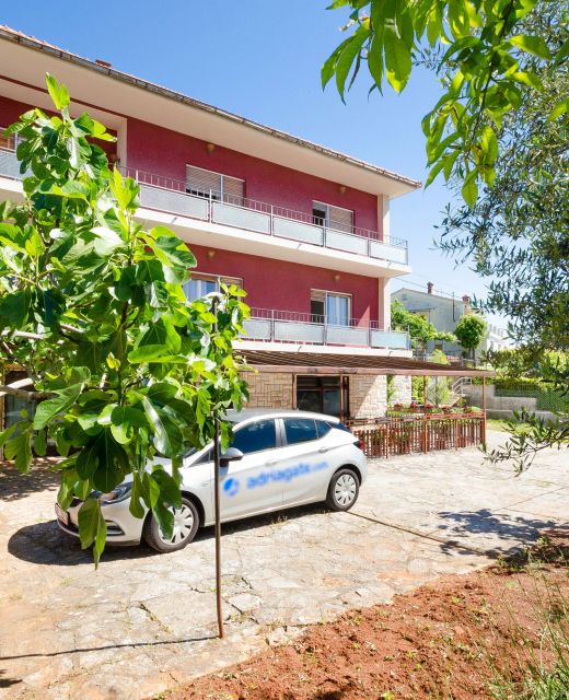 Apartments Mladen Jelica Icici