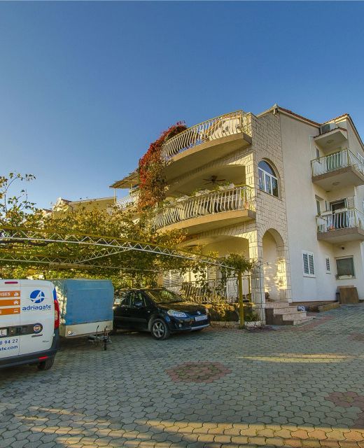 Apartments Nada Grebastica