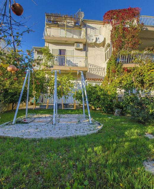 Apartments Nada Grebastica