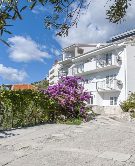 Apartments and Rooms Nikola Omis