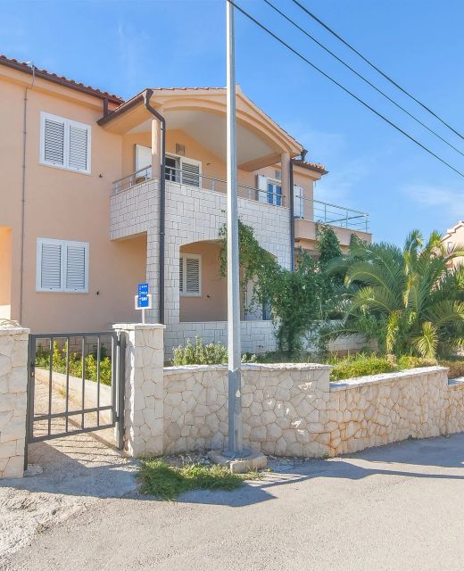 Apartments Ema Razanj