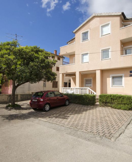Apartments and Rooms Mladen Vodice