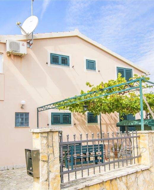 Apartments Nives Rogoznica