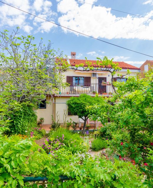 Apartments Tugomila Barbat