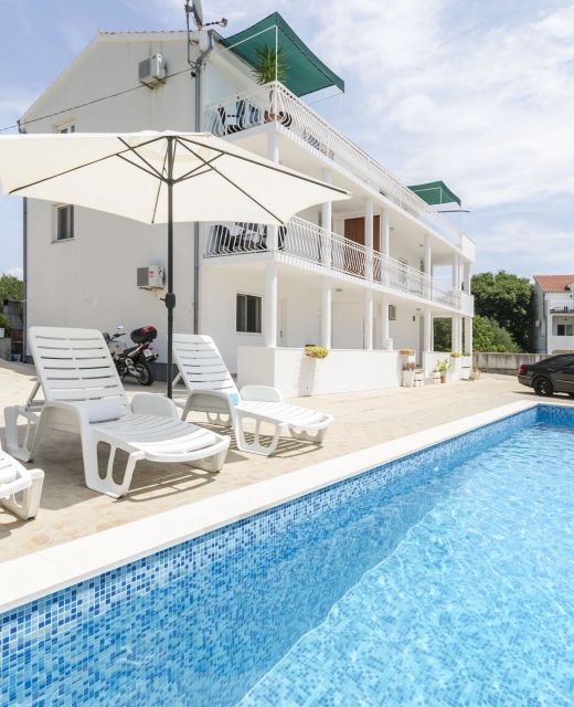 Apartments Mila Family with pool Tribunj