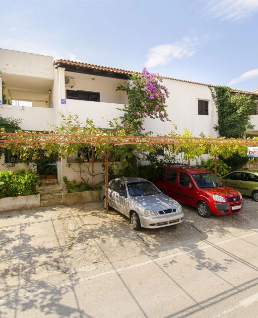 Apartments Derado Supetar