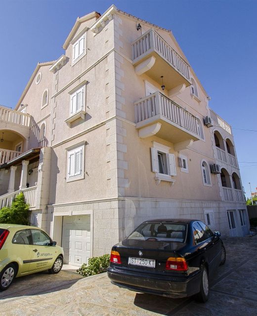 Apartments Mara Supetar