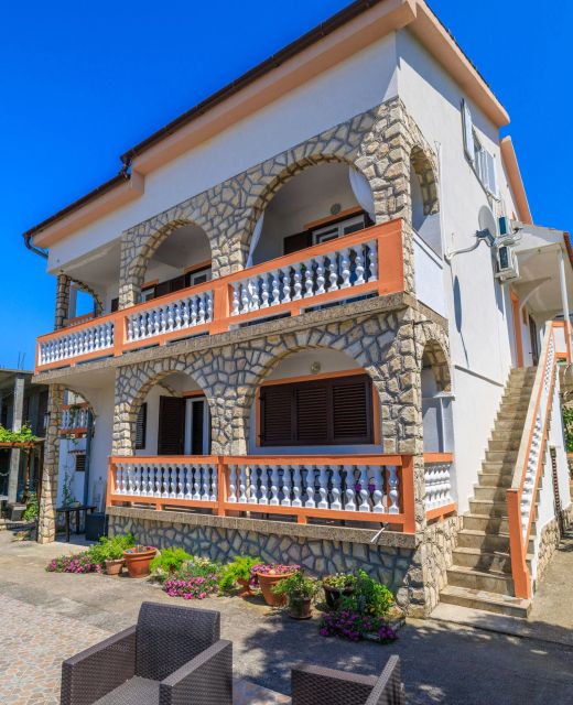 Apartments Albina Lopar