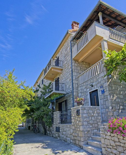 Apartments Neppa Postira