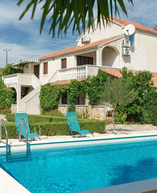 Apartments Vesna with pool Vodice