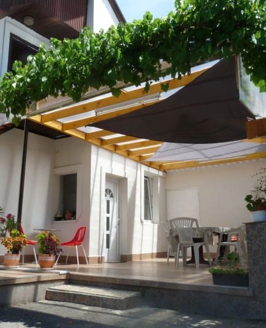 Eszter Apartmanház Balatonkeresztúr