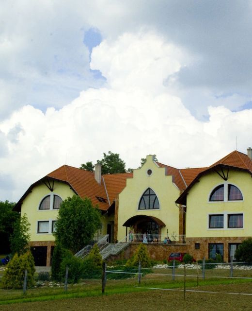 Békesség Szigete Tábor Diákszálló Súr
