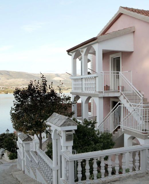 Apartments Iva Arbanija