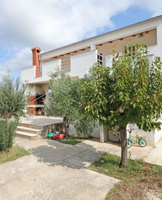Apartments Ivan Vrsi