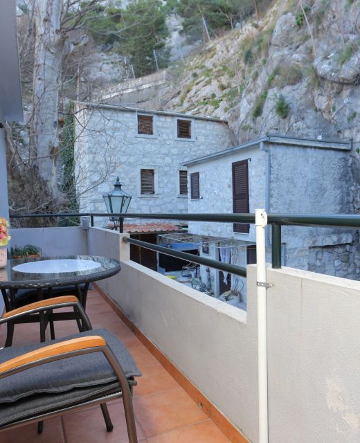 Apartments With Parking Space Omiš - 4327