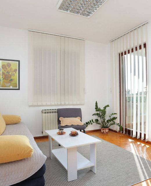 Apartments With Parking Space Makarska - 5984