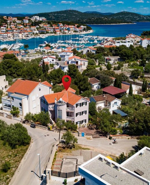 Apartments With Parking Space Jezera, Murter - 5121 Jezera
