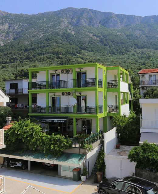 Apartments With Parking Space Gradac, Makarska - 2784 Gradac
