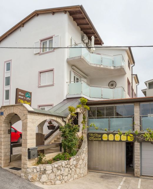 Apartments And Rooms By The Sea Nemira, Omiš - 2781 Nemira