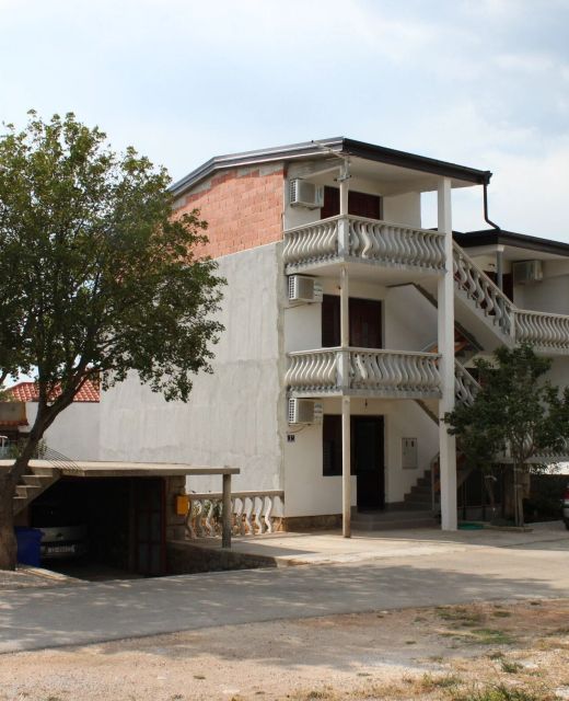 Apartments With Parking Space Starigrad, Paklenica - 6618 Starigrad