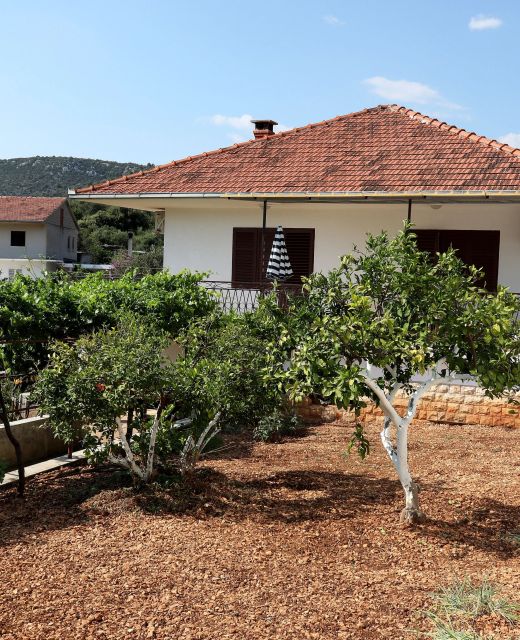 Apartments With Parking Space Vinišće, Trogir - 4276 Vinišće
