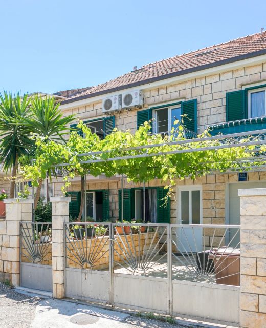 Apartments And Rooms With Parking Space Supetar, Brač - 5658 Supetar