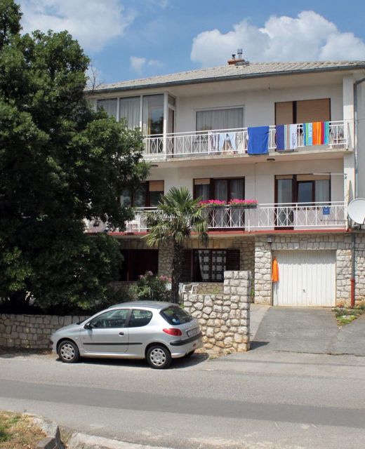Apartments With Parking Space Novi Vinodolski - 2423